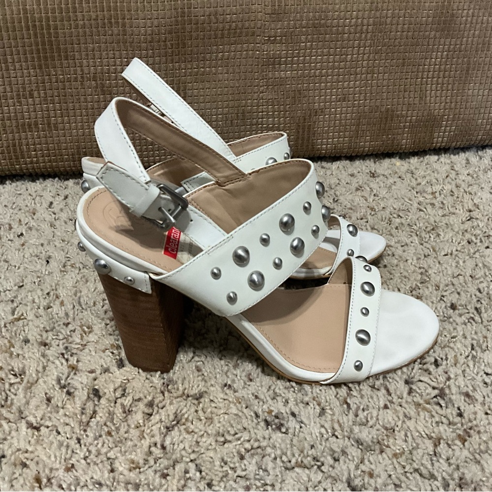 Guess hi heel ,wedges adjustable,women’s size 8.5 white. - Picture 6 of 11
